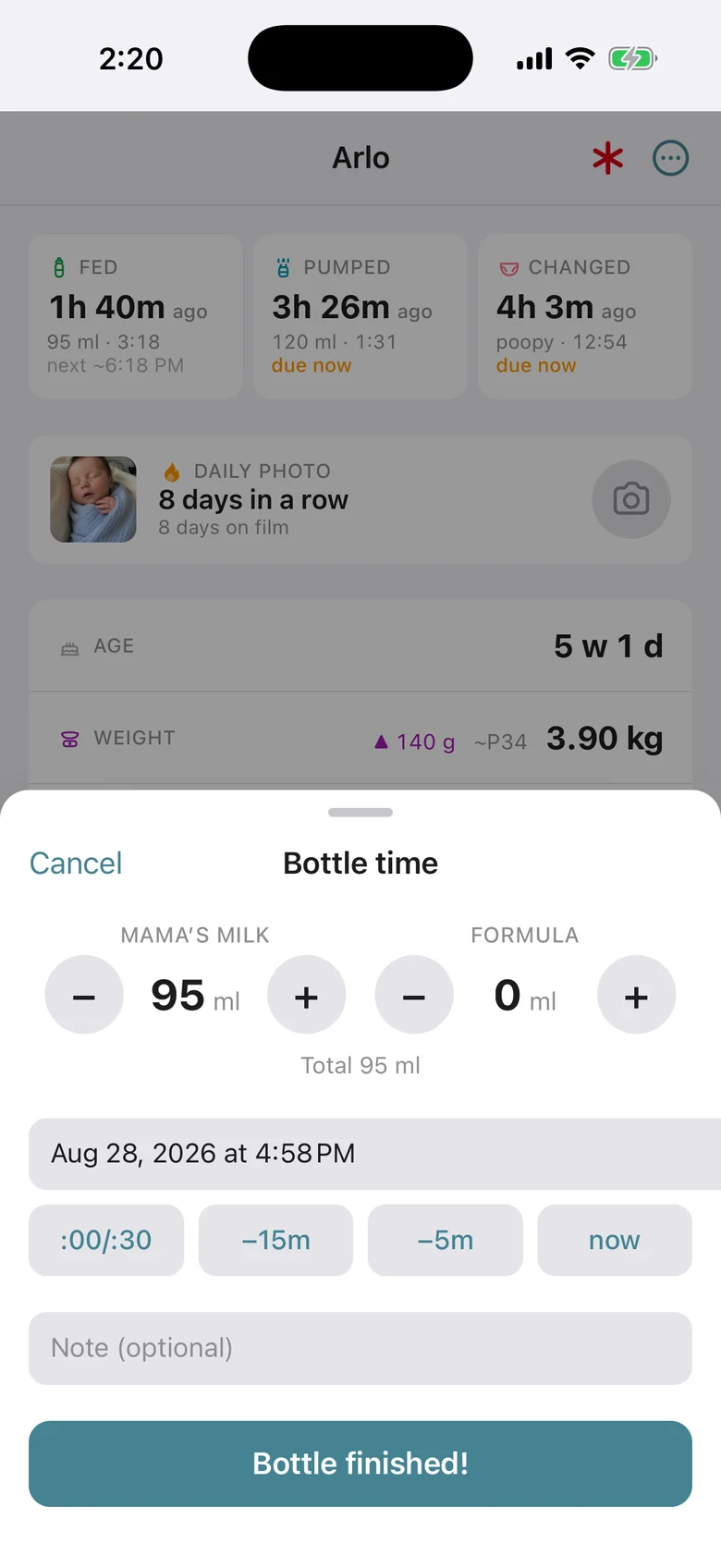 The bottle sheet, prefilled from the last feed: 95 ml of mama's milk, the time with quick nudges, and a Bottle finished button.