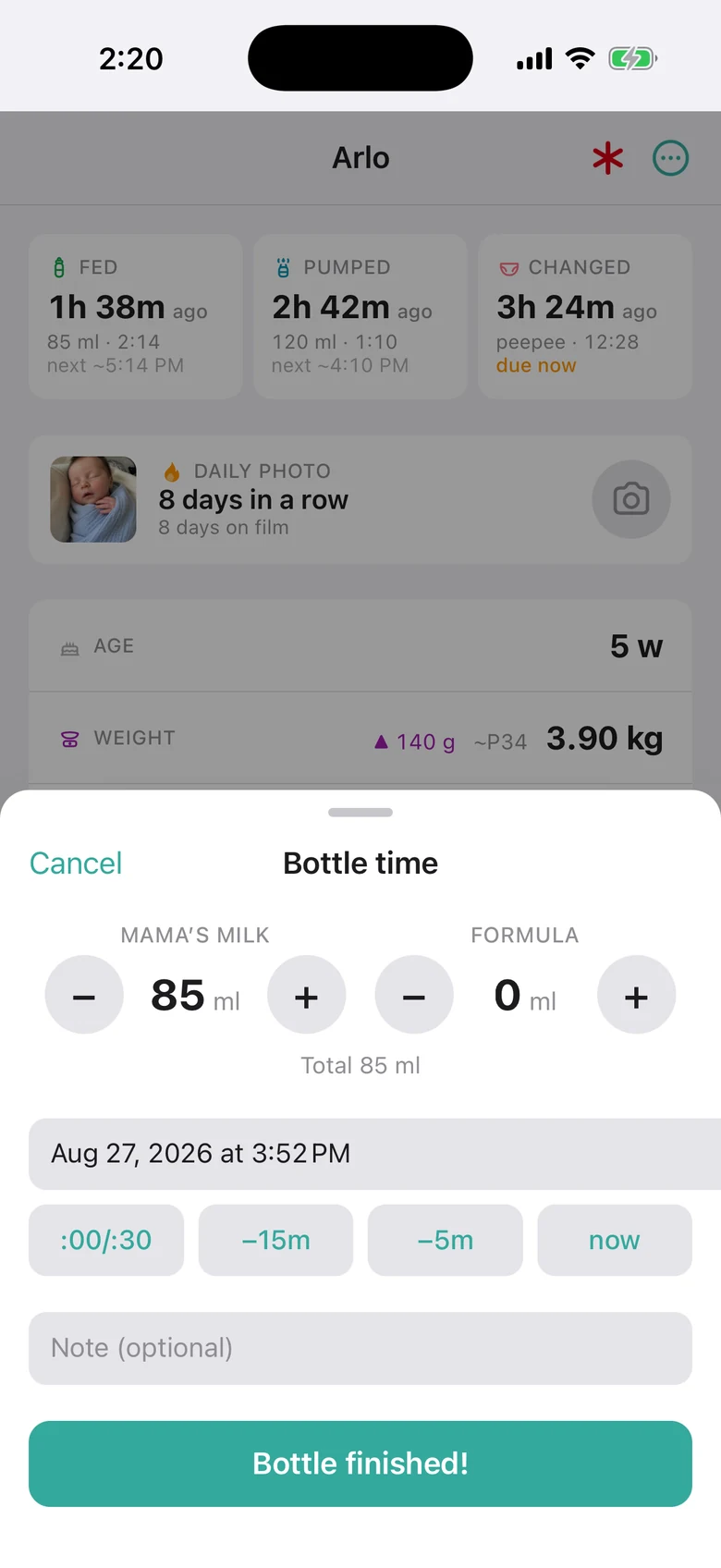The bottle sheet, prefilled from the last feed: 85 ml of mama's milk, the time with quick nudges, and a Bottle finished button.